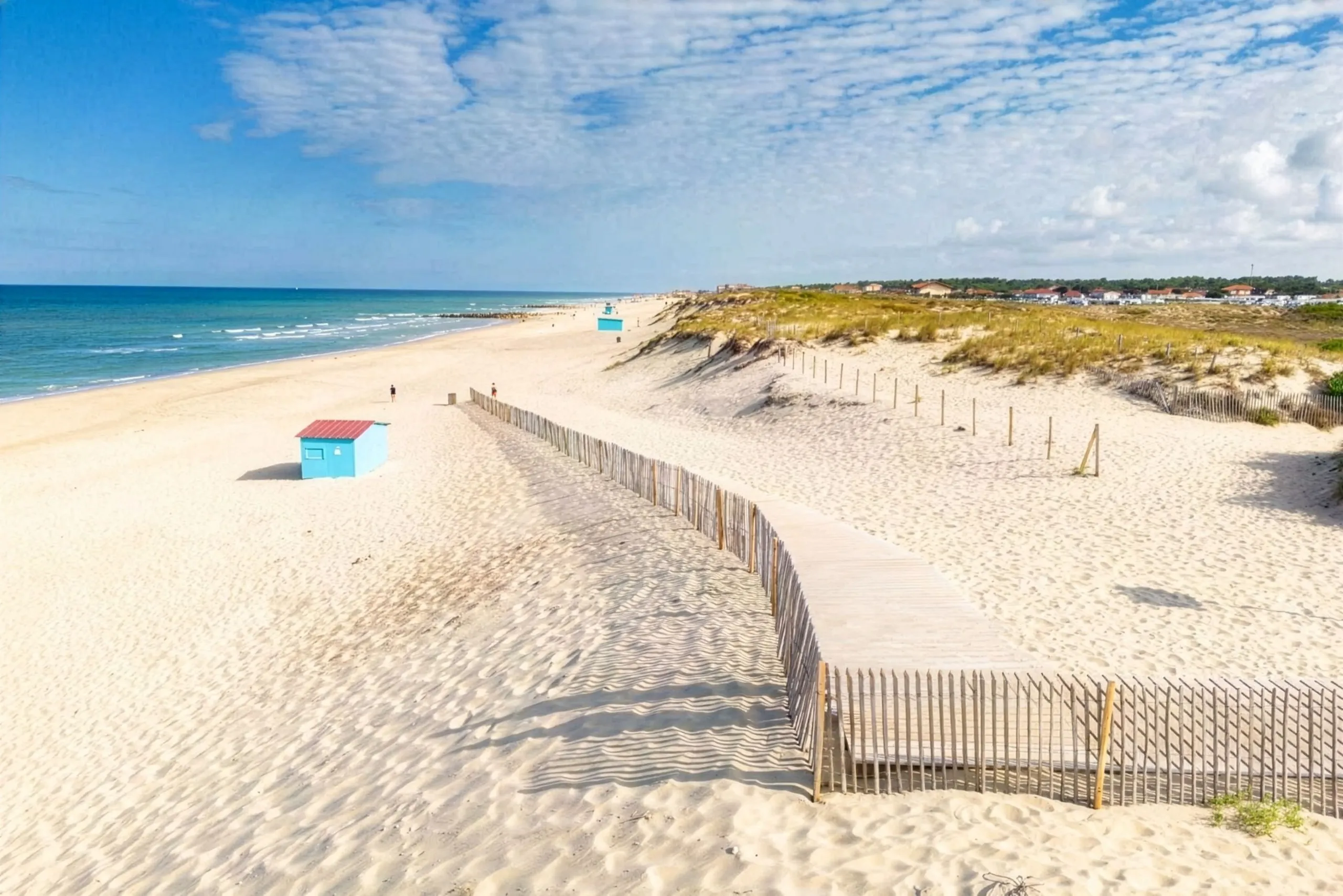 La plage de Montalivet, la dune et ses ganivelles